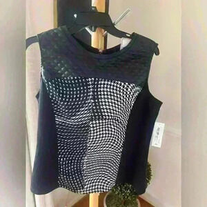 Women’s zipped back top faux leather size L